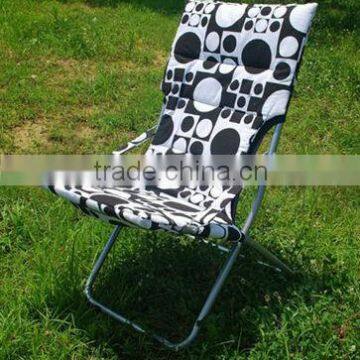 Folding outdoor sunny lounge chair with padded