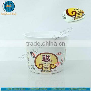 Plastic yogurt cups with in mould labeling with FSSC 22000 certified by GMP standard plant