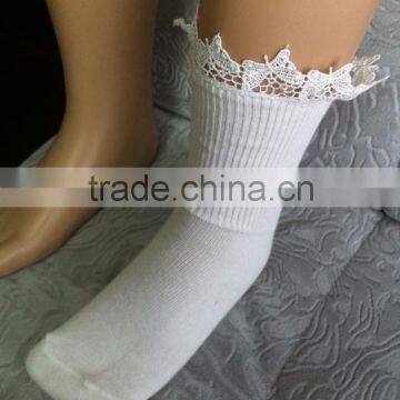 2015 good quality classic white lace design baby socks