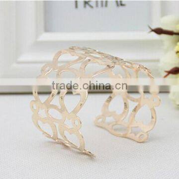 Dubai Fashion Jewelry 2015 Heart Hollow Bangle With Factory Direct Sale photo-2