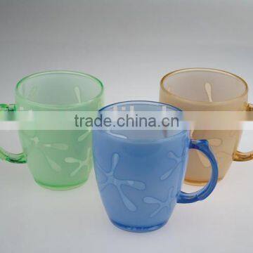 Plastic drinking cup with handle