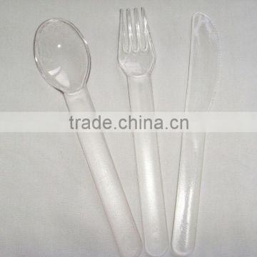 Disposable transparent plastic cutlery set