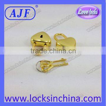 Decorative Gold love heart shaped padlock with 2 heart shaped keys