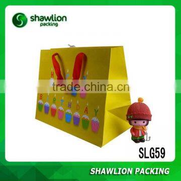 Fashionable China gift paper bag manufactures with ribbon handles