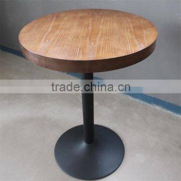 Small restaurant table/coffee table in round shape