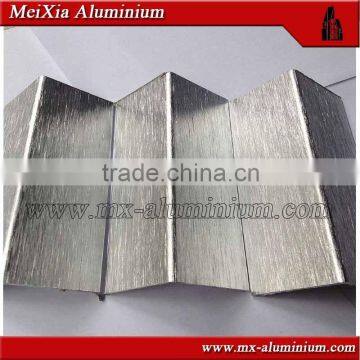 Wood grain curved aluminum extrusion