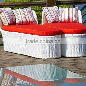 Pool rattan lounge