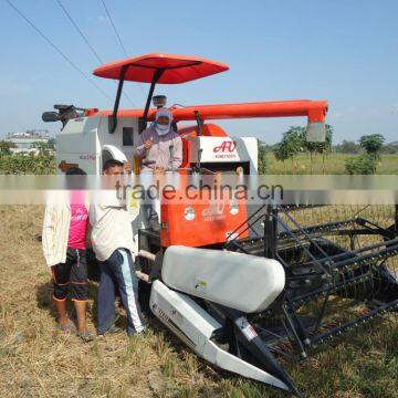 Gear Drive Type Threshing Combine Harvesting Machine photo-5