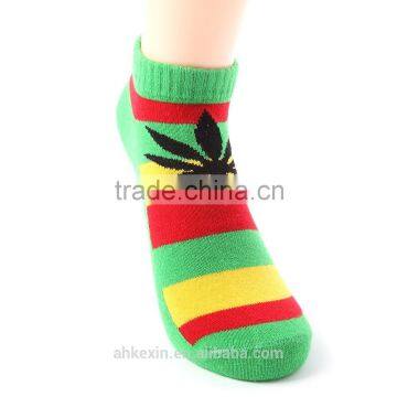 Canada maple leaf Green red yellow cotton ankle socks wholesale                        
                                                Quality Choice