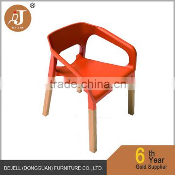 2016 Hot Sale Dining Chair Plastic Chairs with Wooden Legs