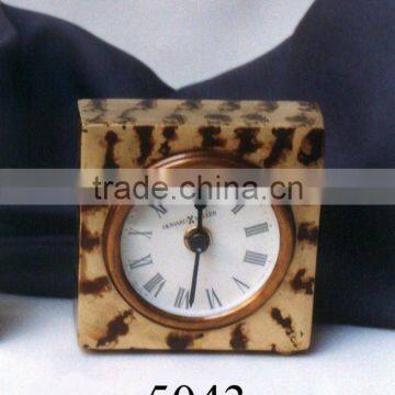 Manufacturer & Exporter of metal clock / home decor