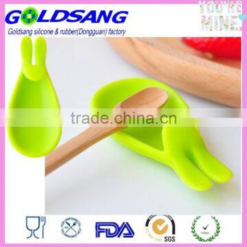 New design Silicone Spoon Rest,Kitchen Pot Spoon Rest To Keep Spoon Holder