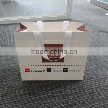Custom White Cardboard Packaging Bags for Garments photo-2