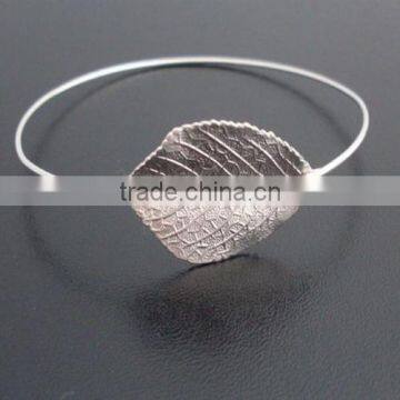 Nice-Looking Leaf Pattern Design Silver Jewelry Bangle