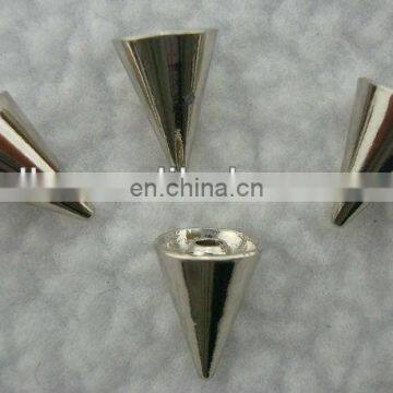 2013 fashional alloy pyramid rivet