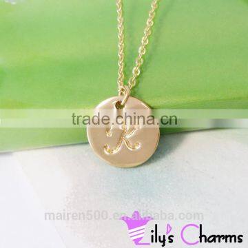 2015 hot sale engraved alphabet letter initial disc pendant necklace