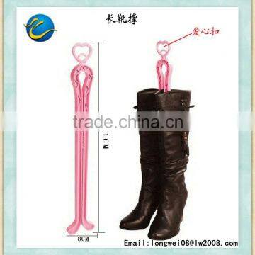 easy and simple to handle plastic shoe tree for boots