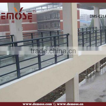 Extruded tempered glass aluminum handrail for porch