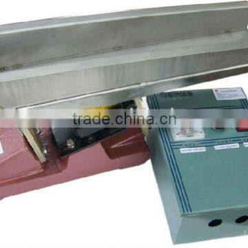 Tiny electromagnetic vibrating feeder for batching