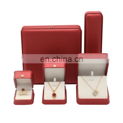 Factory direct supply customized red leather convex edge jewelry box pendent box