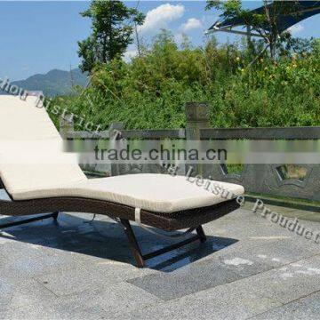 2016 cheap PE rattan garden lounger furniture set