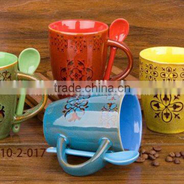 Reactive galzed stoneware mug with spoon in different color