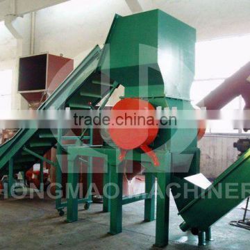 Plastic crushing machine