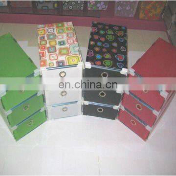 transparent plastic shoe box