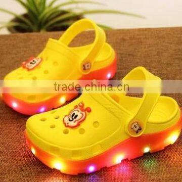 Hot Sale Comfortable Lovely Cartoon Led Light up Kids Shoes photo-3