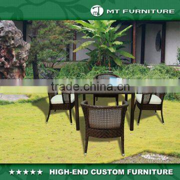 Classic Restaurant Tables and Chairs Dining Set