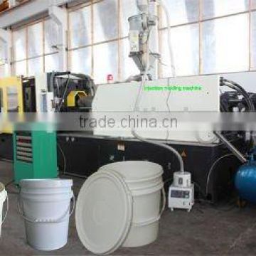 paint bucket injection molding machine