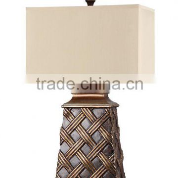 Traditional cross pattern table lamp