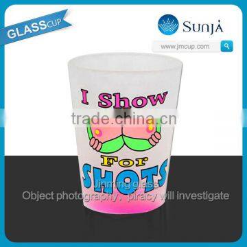 2014 hot sale glass V sexy shape colored sexy cup