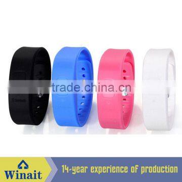 Wireless vibrating bluetooth bracelet with auti-theft WT-15
