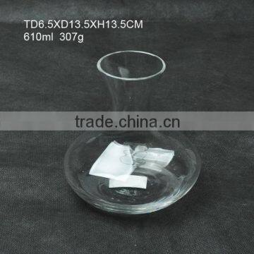 Exquisite round glass decanter with flat base