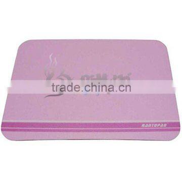 Heated mousepad with rubber base