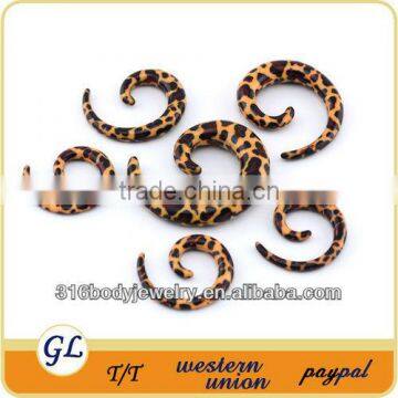 TP02249 leopard printed piercing acrylic ear expander