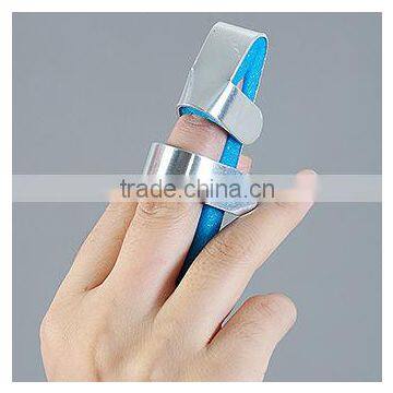 Fingertip or middle finger knuckle bone fracture finger splint