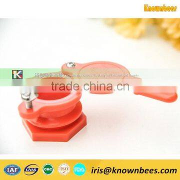 Plastic valve for honey extractor and honey tank