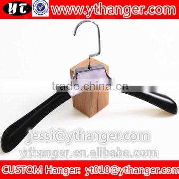 YY0481 Wholesale Cheap Gold Plastic Clothes Hanger With Notched Print Logo Plastic Hanger Supplier's Choice photo-2