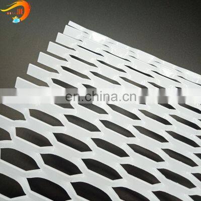 Metallic walls White powder coated aluminum expanded metal