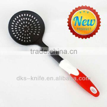 TSY001A-SK Black Nylon Skimmer with White PP and Red TPR handle Nylon Kitchen Tools
