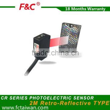 F&C small square NPN PNP retro-reflective photoelectric sensor with reflector