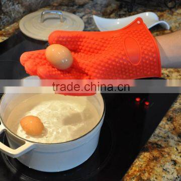 Oven Usage and heart embossed,compressing Style Silicone Gloves With Five Fingers Silicone Glove Oven Mitt