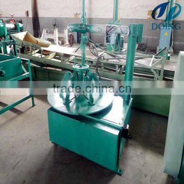 Foam rubber cutter to cut rubber into rubber strips block