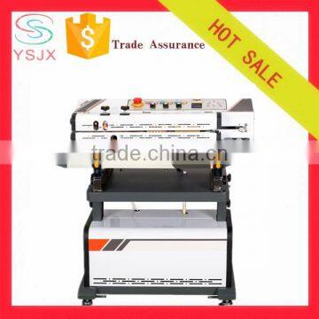 Automatic continuous vacuum sealing machine with gas flush