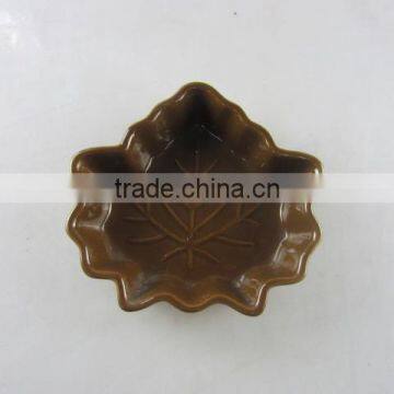 stock cheap brown-glazed ceramic dish with leaf-shaped