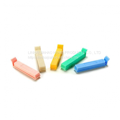 plastic clothes pegs