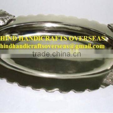 Aluminium Serving tray With Leaf Pattern handle 47x23