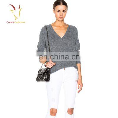 Базовые модели вязаной свитшота на всю рукавницу для женщин с V-образным вырезом photo-5